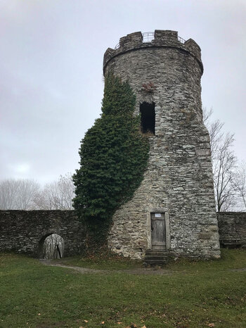 Turm der Burgruine Ebersburg