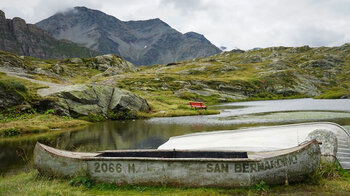 ein Boot am Laghetto Moesola beim San-Bernardino-Pass