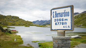 Laghetto Moesola liegt idyllisch am am San-Bernardino-Pass
