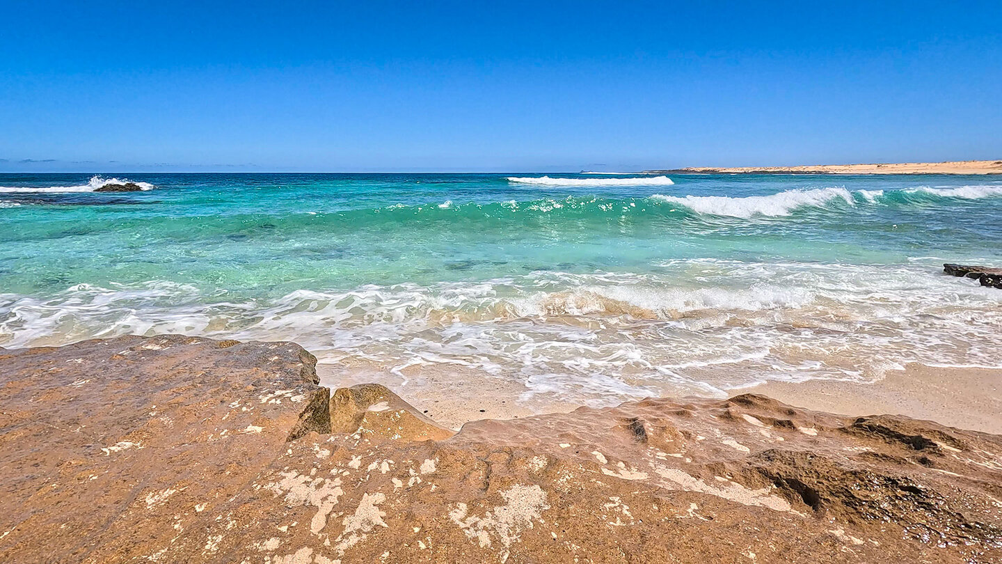 türkisgrünes Wasser am Strand Playa del Ámbar auf La Graciosa Strand Playa del Ámbar auf La Graciosa