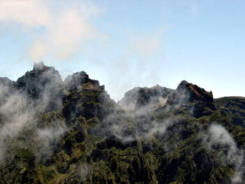 Blick auf Pico das Torres und Pico do Arieiro