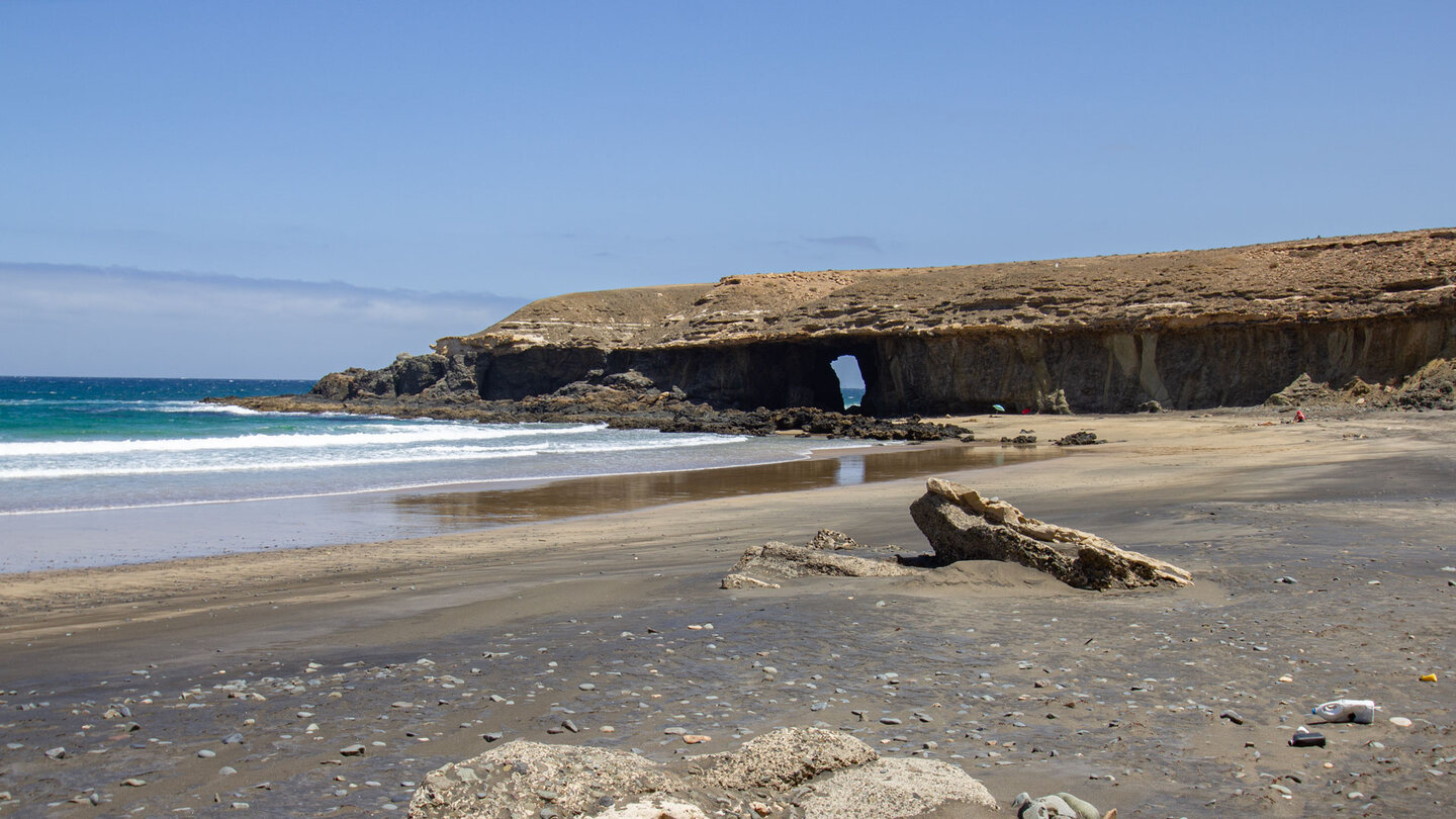 Felsdurchbruch an der Playa de Garcey