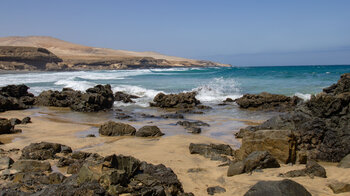 traumhafte Küstenlandschaft an der Playa de Garcey