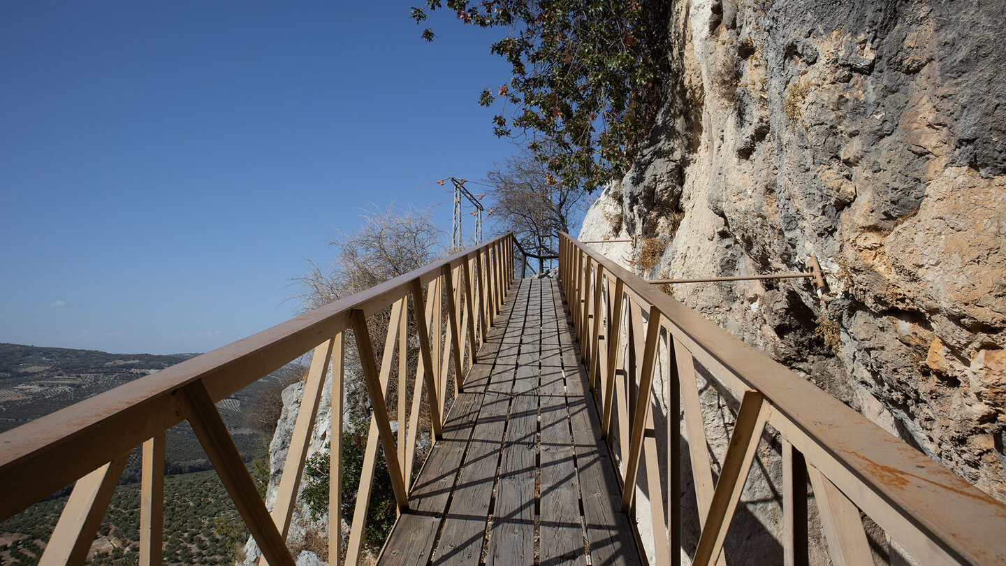 Brücke in den Parque periurbano de Zuheros