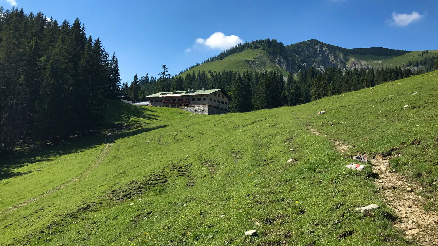 Wanderweg an der Schwarzenkopfhütte