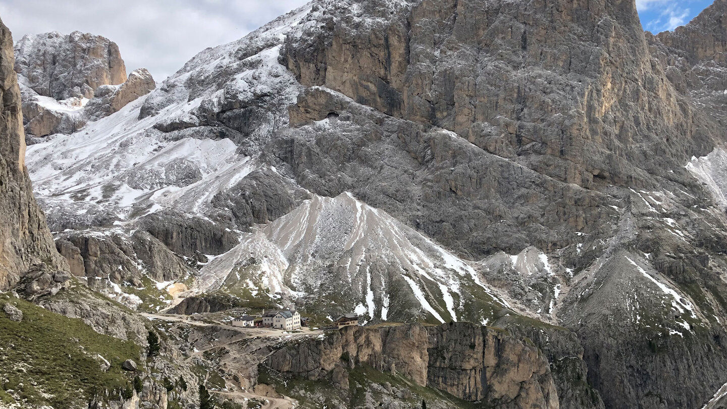 Vajolethütte an den majestätischen Vajolettürmen im Rosengarten Vajolethütte an den majestätischen Vajolettürmen im Rosengarten