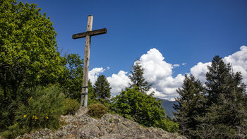 Holzkreuz auf dem Sesselfelsen am Felsenweg Ottenhöfen