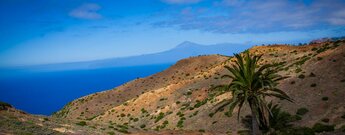 Blick von der Cumbre de Chijeré zur Silhouette des Teide auf Teneriffa.
