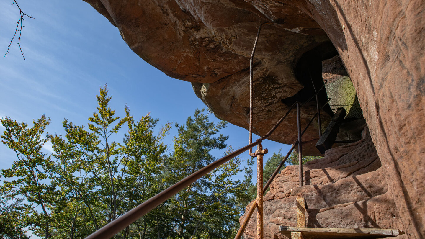 Aufstieg durch einen Felsdurchbruch am Zigeunerfelsen