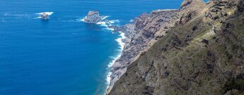 das Naturschutzgebiet Roques de Salmor mit dem Roque Chico links und dem Roque Grande rechts auf El Hierro