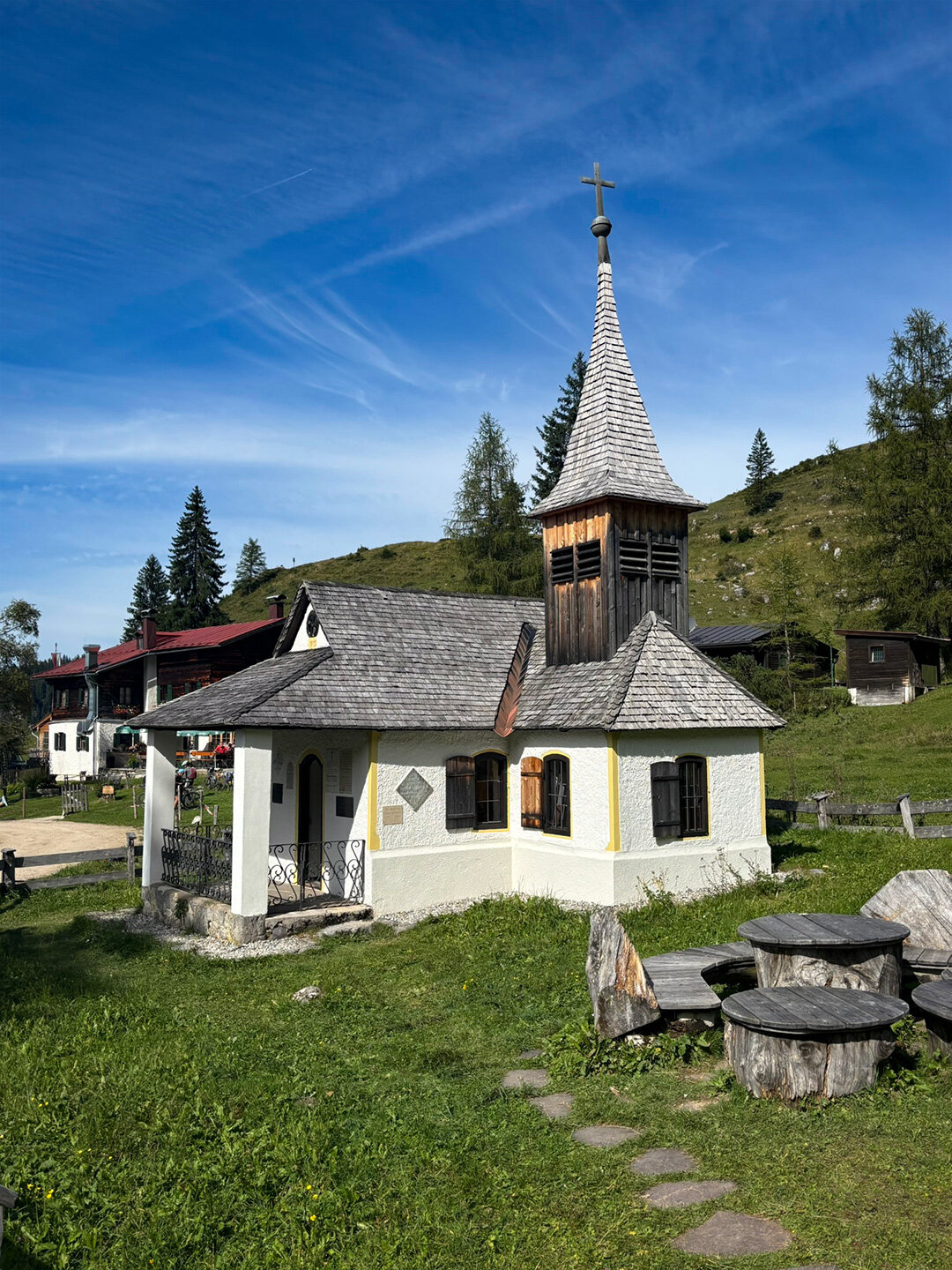 die idyllische Steinbergkapelle an der Kaindlhütte