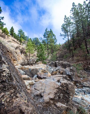 Durchquerung eines felsigen Barranco