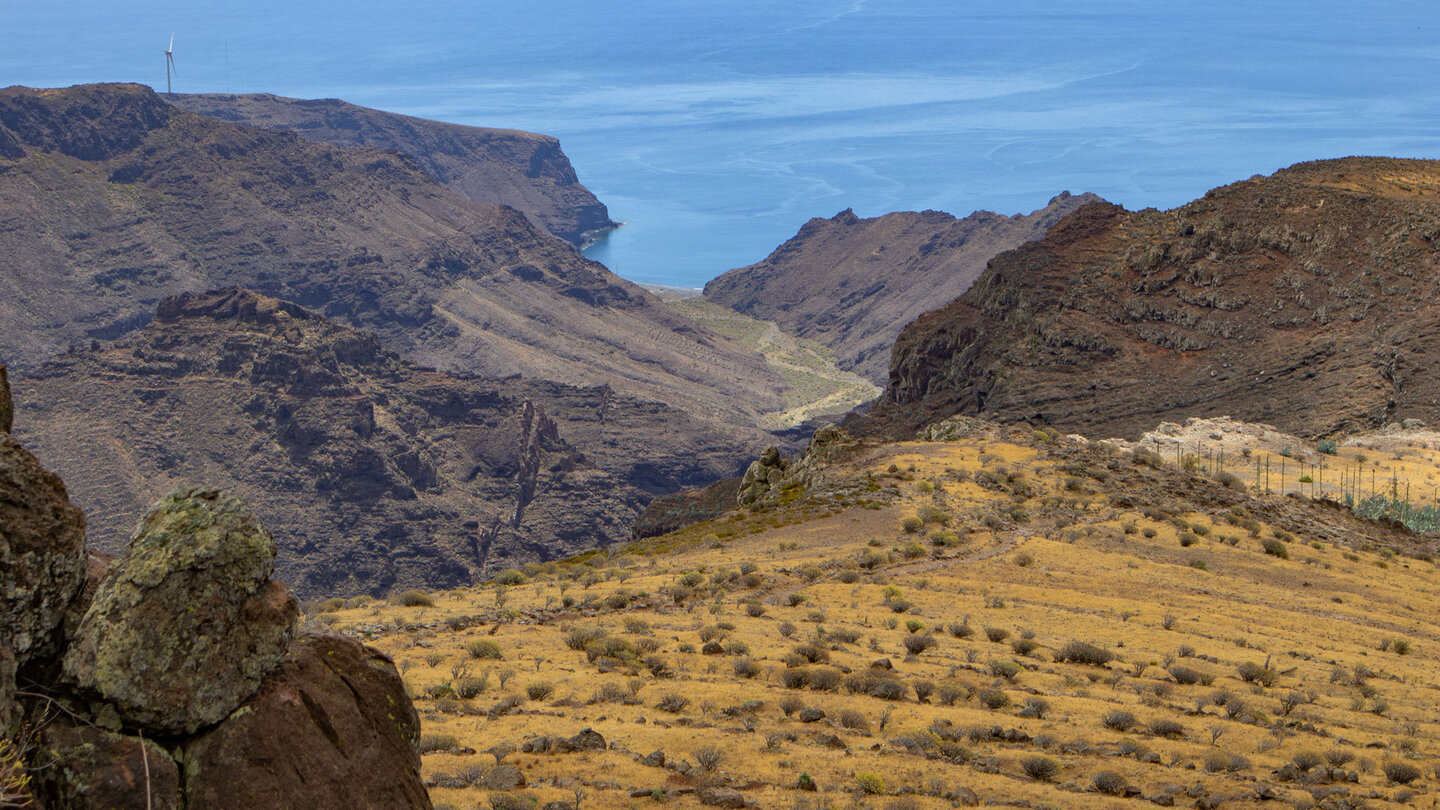 Ausblick über den Wanderweg entlang der Cabrito-Schlucht auf den Atlantik