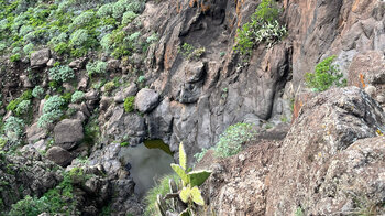 Steilwände am Wasserfall Salto de Itobal