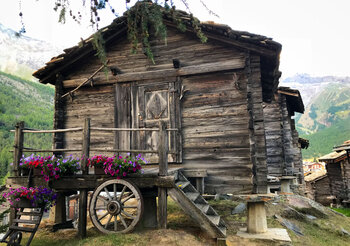 traditionelles Holzhaus in Saas-Fee