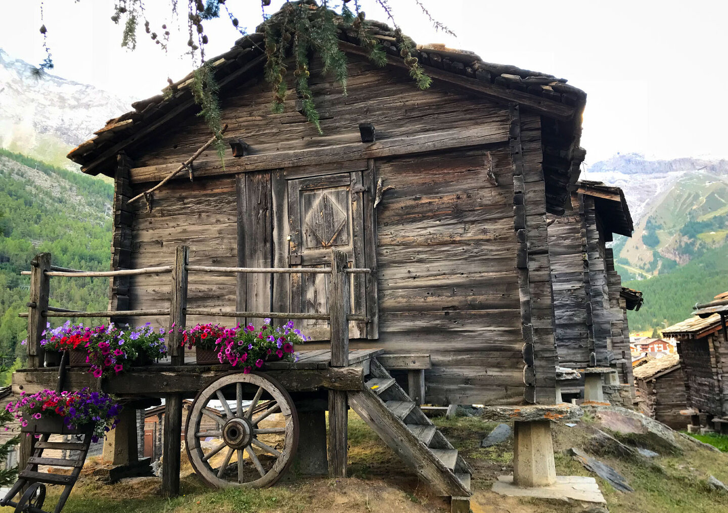 traditionelles Holzhaus in Saas-Fee