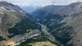 Saas-Fee mit Saas-Grund und Saas-Balen im Hintergrund