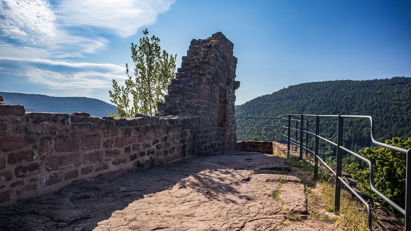 Felsplateau auf der Oberburg der Ruine Meistersel Felsplateau auf der Oberburg der Ruine Meistersel