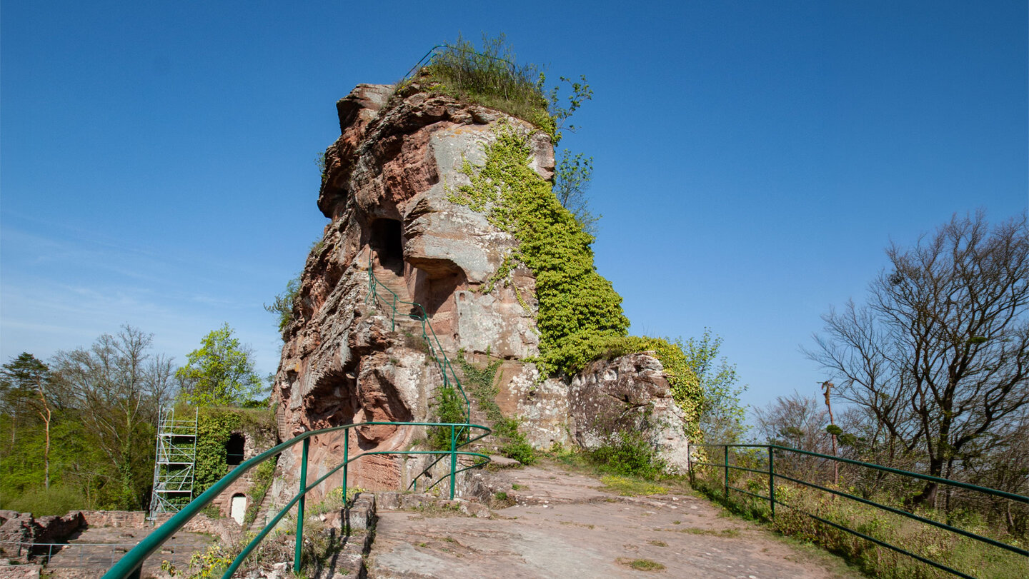 Oberburg der Ruine Drachenfels bei Busenberg.