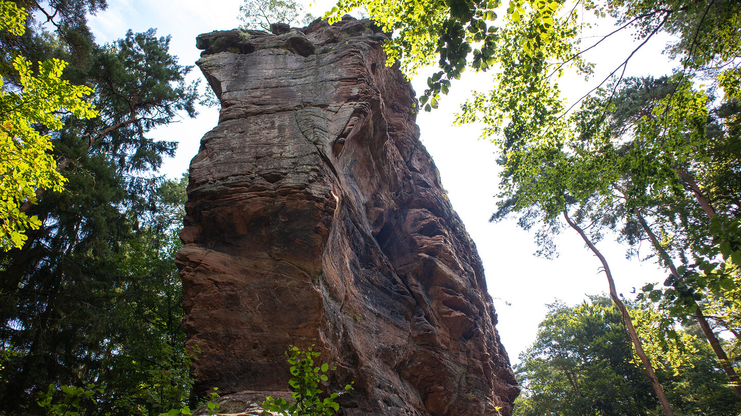 Blick empor am Bundenthaler Turm, dem westlichsten Felsturm der Fladensteine