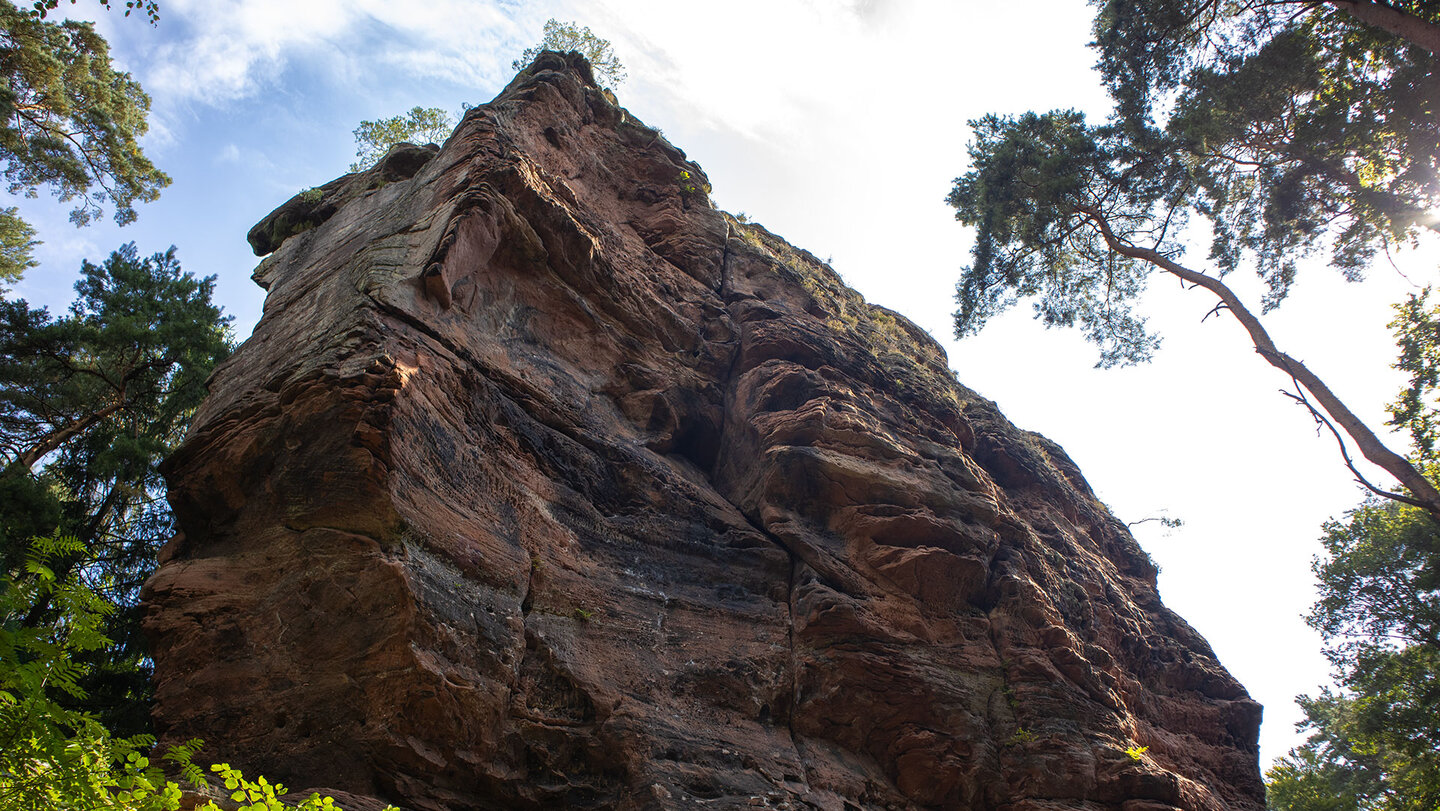 250 Millionen Jahre Erdgeschichte: Die steile Felswand des Bundenthaler Turms