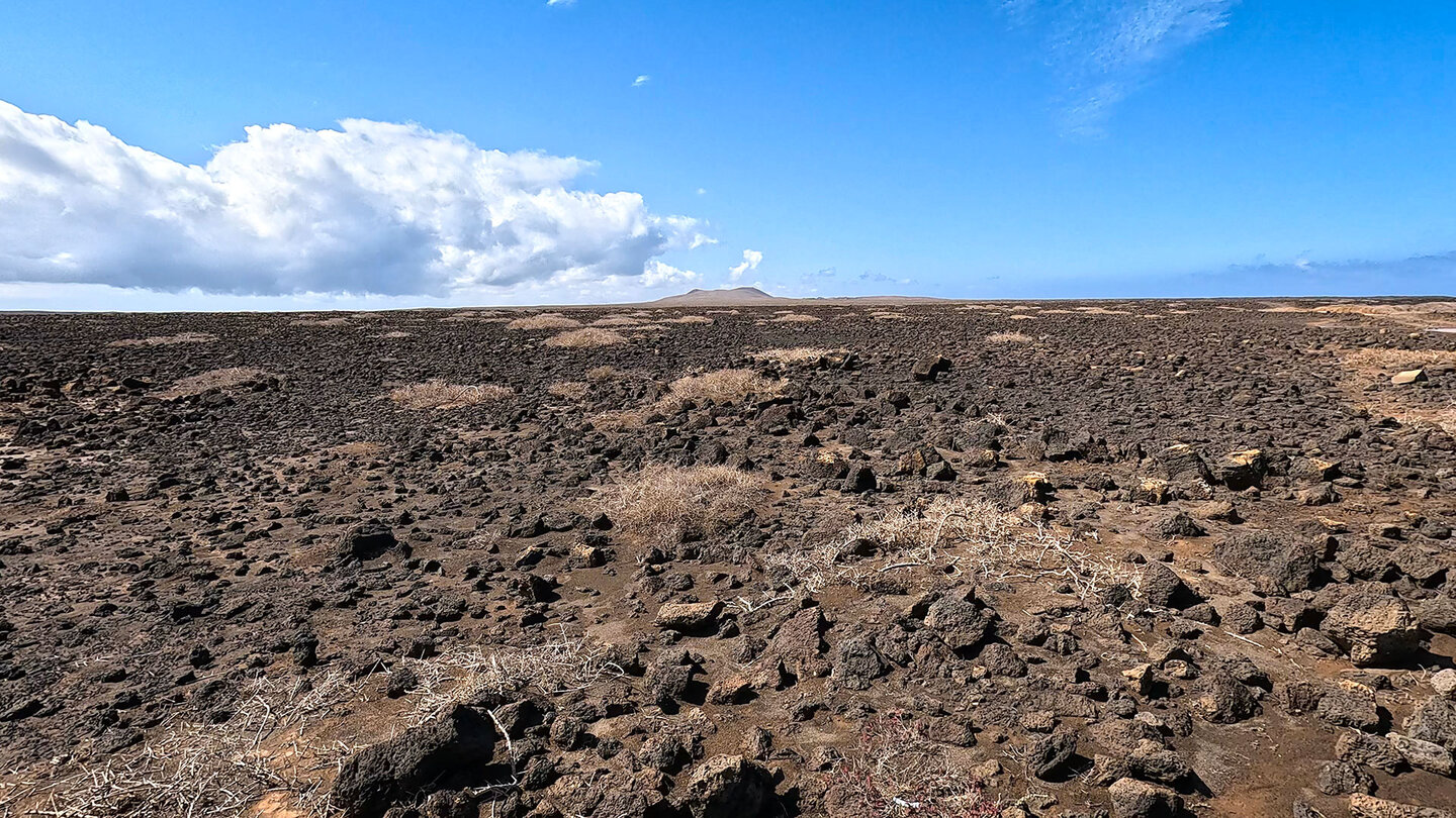 Blick über die weite Ebene an der Südwestküste der Insel Lanzarote weite Ebene an der Südwestküste der Insel Lanzarote