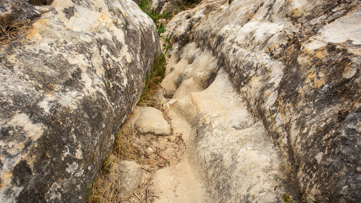 historische Weg durch die Felsen am Río Hozgarganta