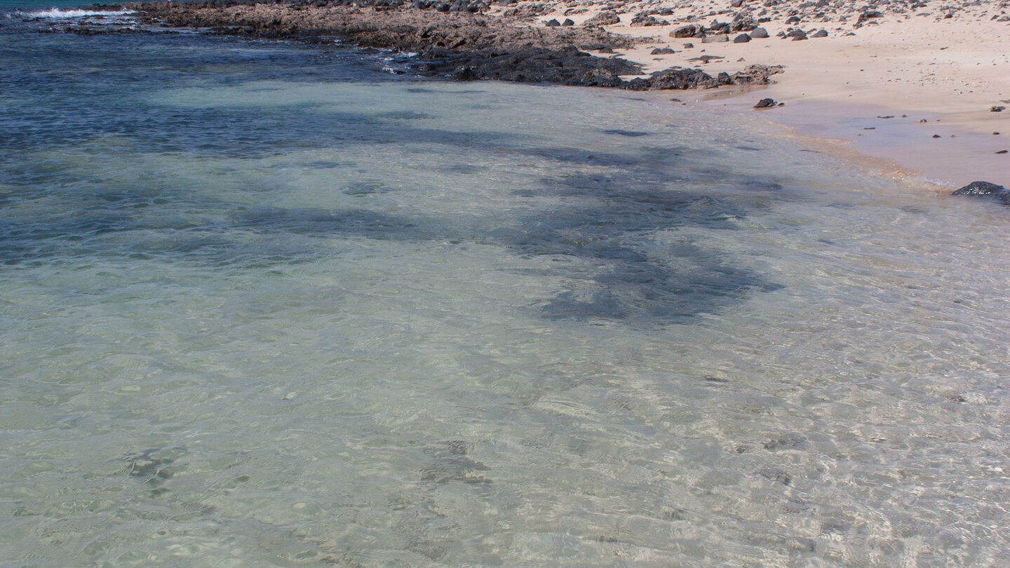 kristallklares Wasser am Strand Playa Francesa