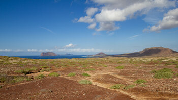 Ausblick in den Norden von La Graciosa mit den Inseln des Chinijo-Archipels