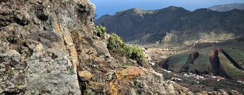 felsige Gratwanderung an den Cumbres de Baracán mit Blick auf El PalmarBl