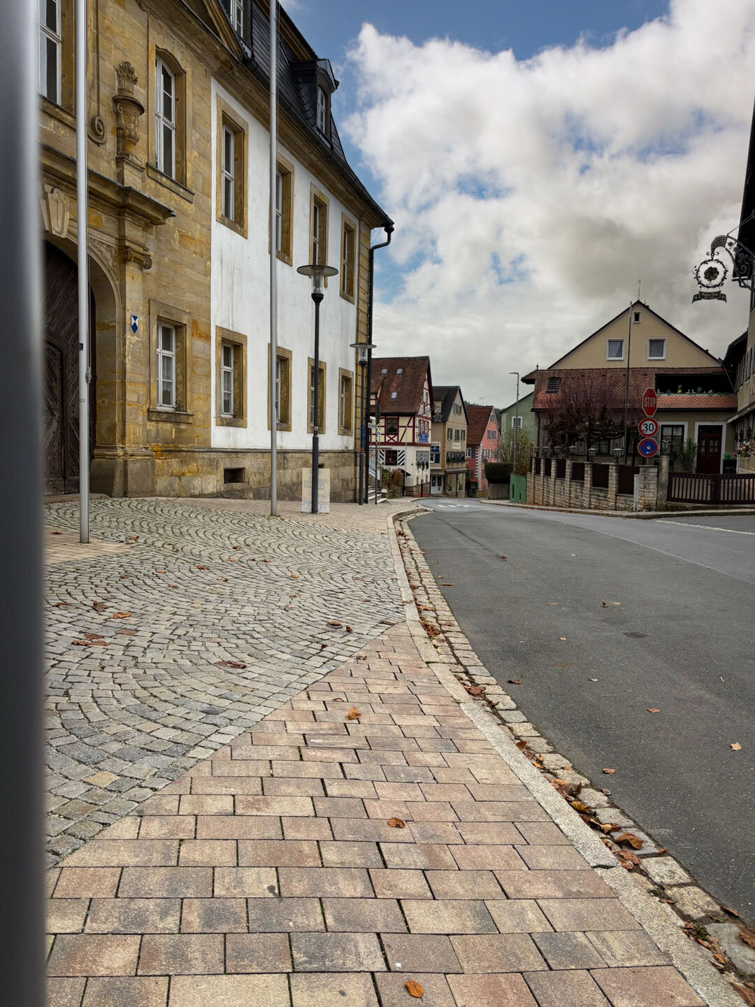 die Straße am ehemaligen Pfarrhaus in Gößweinstein