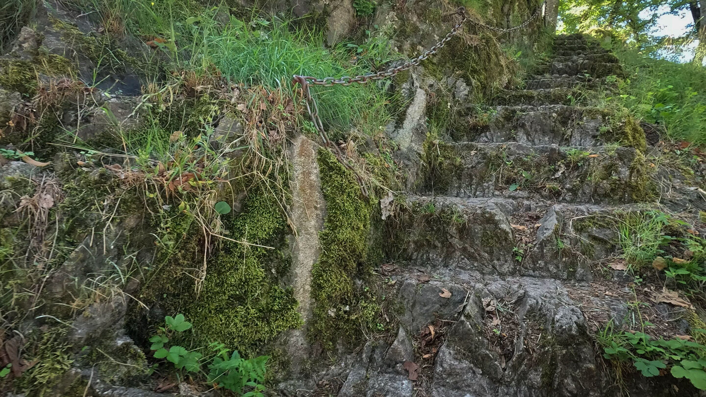 Stufen in der Burganlage des Chateau de Wildenstein