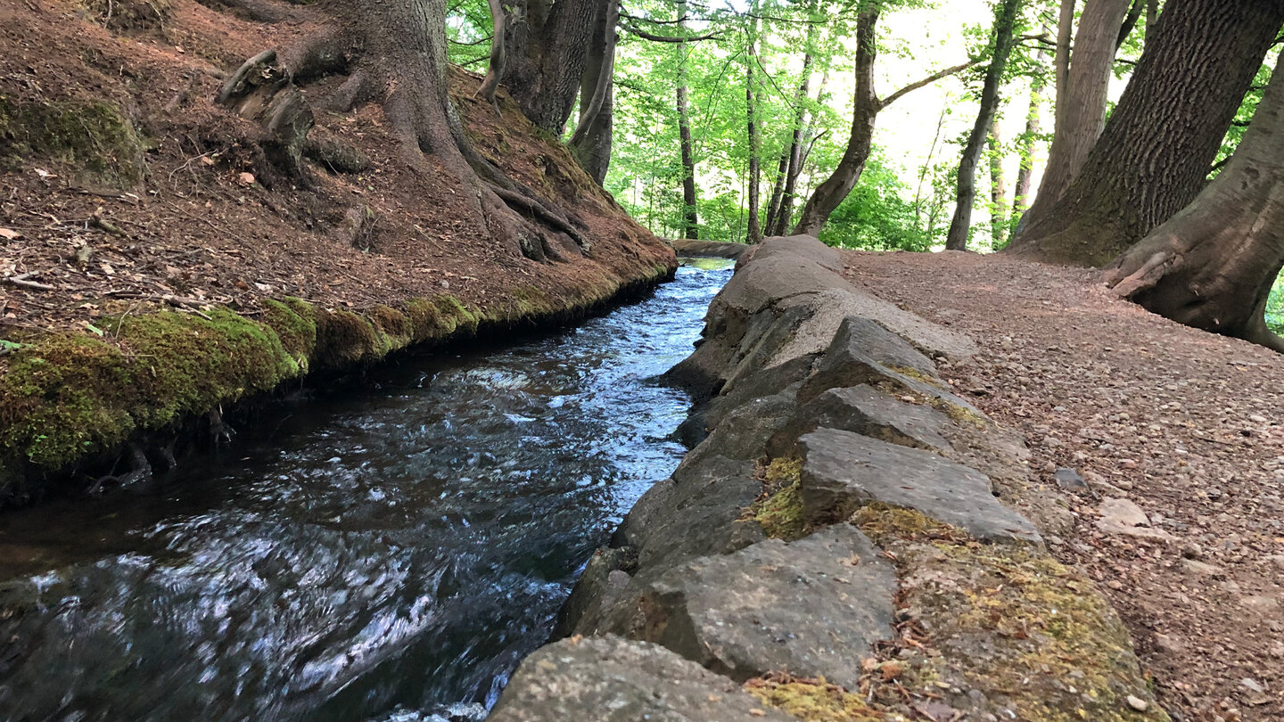 rauschendes Wasser entlang des Wasserfallgrabens Wasser entlang des Wasserfallgrabens