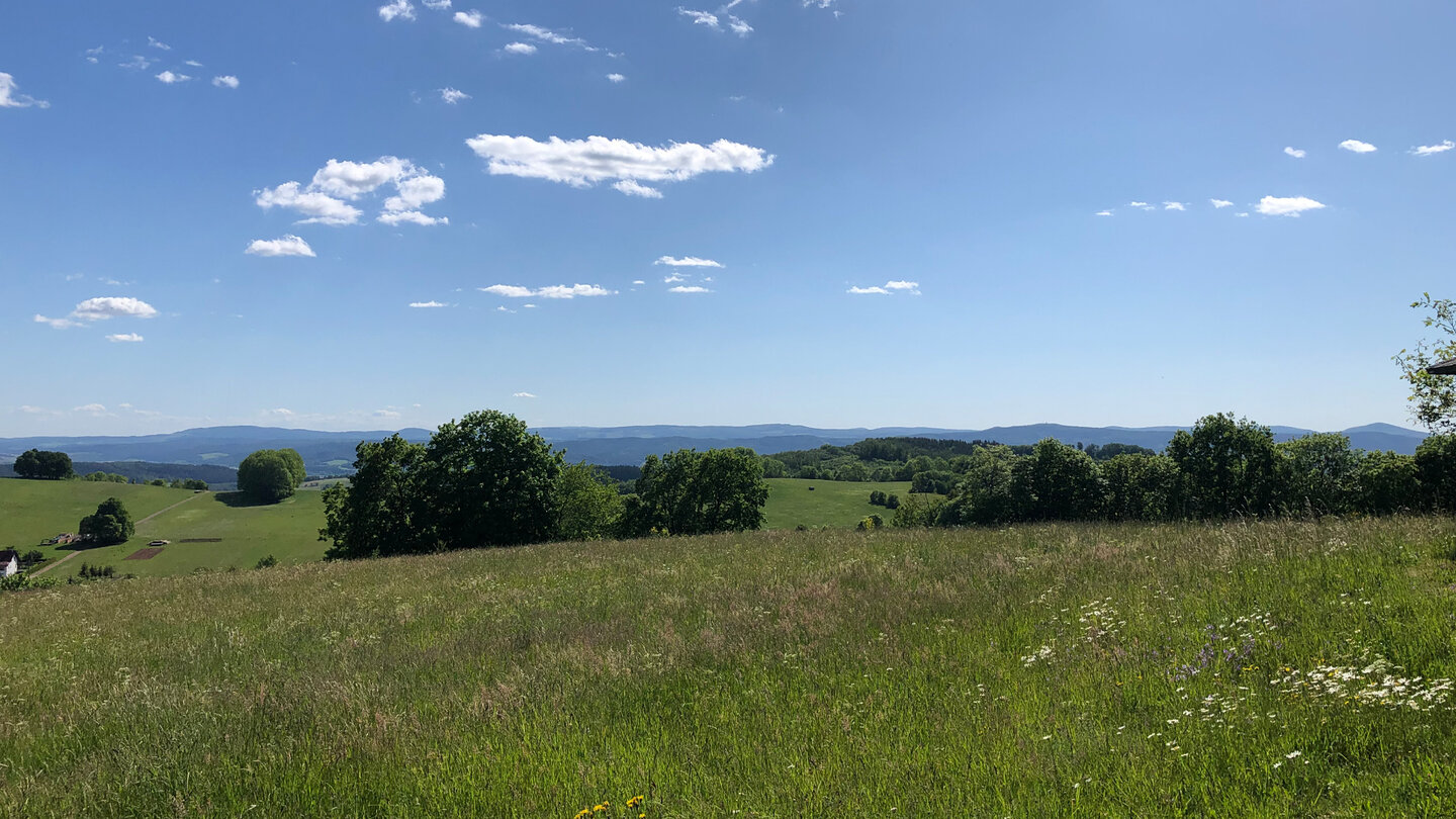 ein schöner Ausblick auf die süd-thüringische Landschaft schöner Ausblick auf die süd-thüringische Landschaft