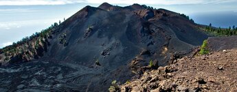 Blick auf den Montaña del Fraile mit Krater Duraznero auf La Palma