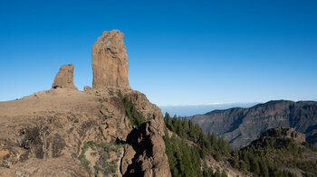 Roque Nublo und Rana oberhalb des Risco La Fogalera