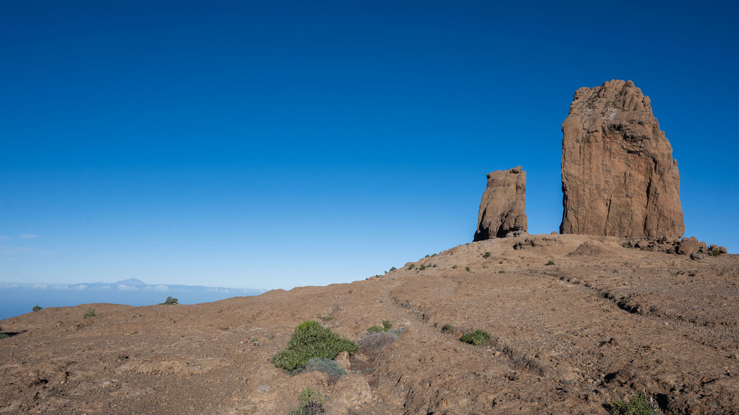 die Felsformationen Roque Nublo und Rana mit Teneriffa