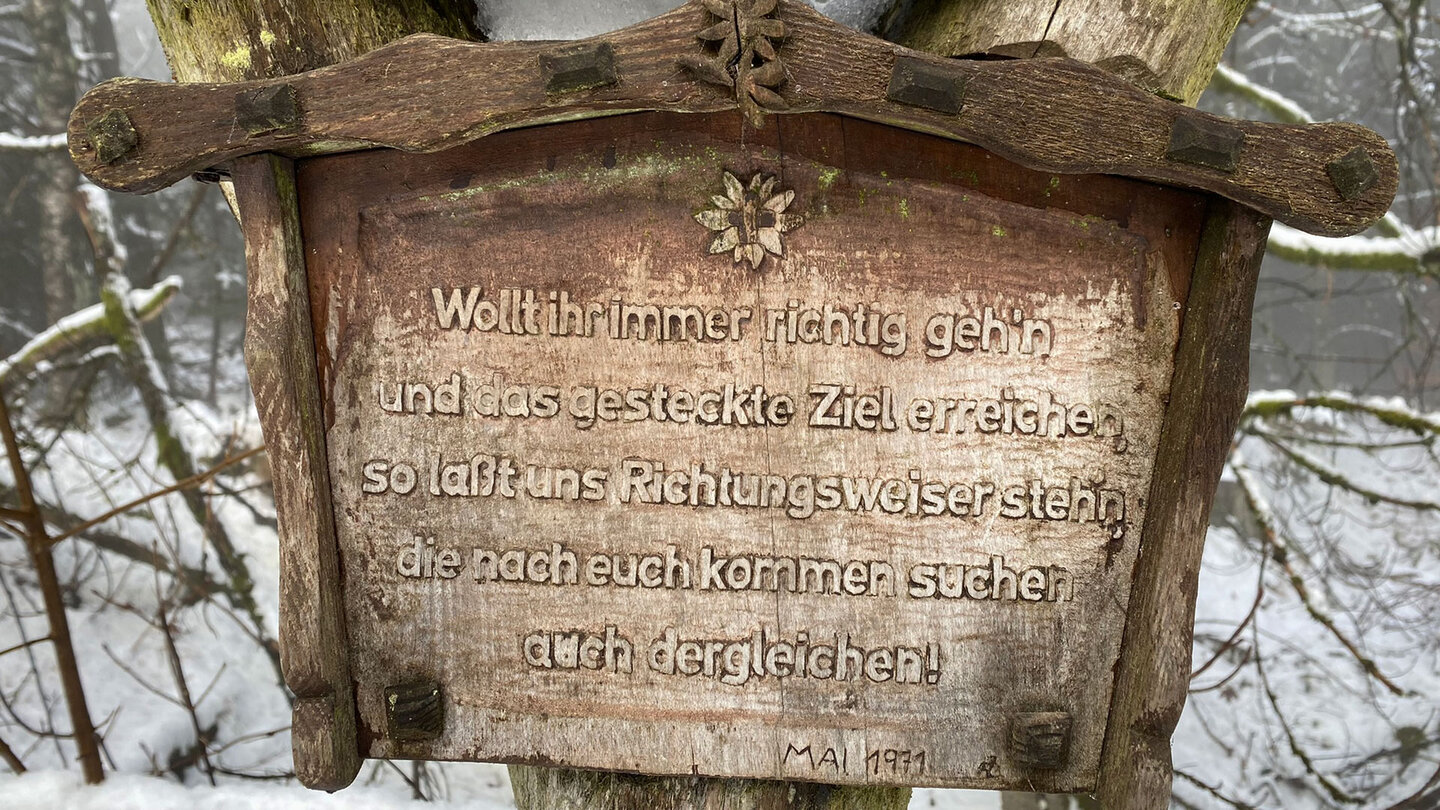 Hinweis am Wegweiser zum Kösseinehaus