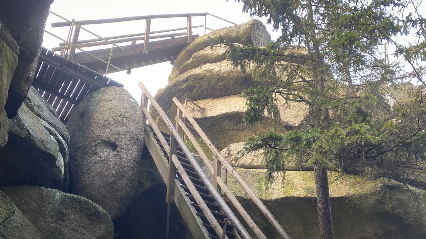 Treppen zur Felsfomation Großer Haberstein
