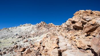 der Wanderweg 10 am Gipfelkrater des Teide