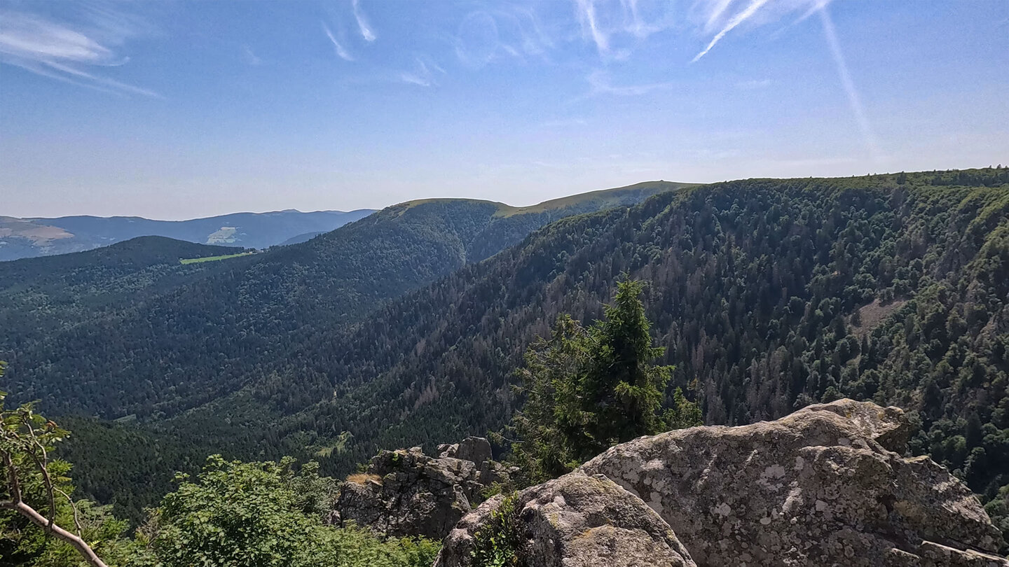 Panoramablick von den Spitzfelsen bis zum Hohneck Panorama von den Spitzfelsen bis zum Hohneck