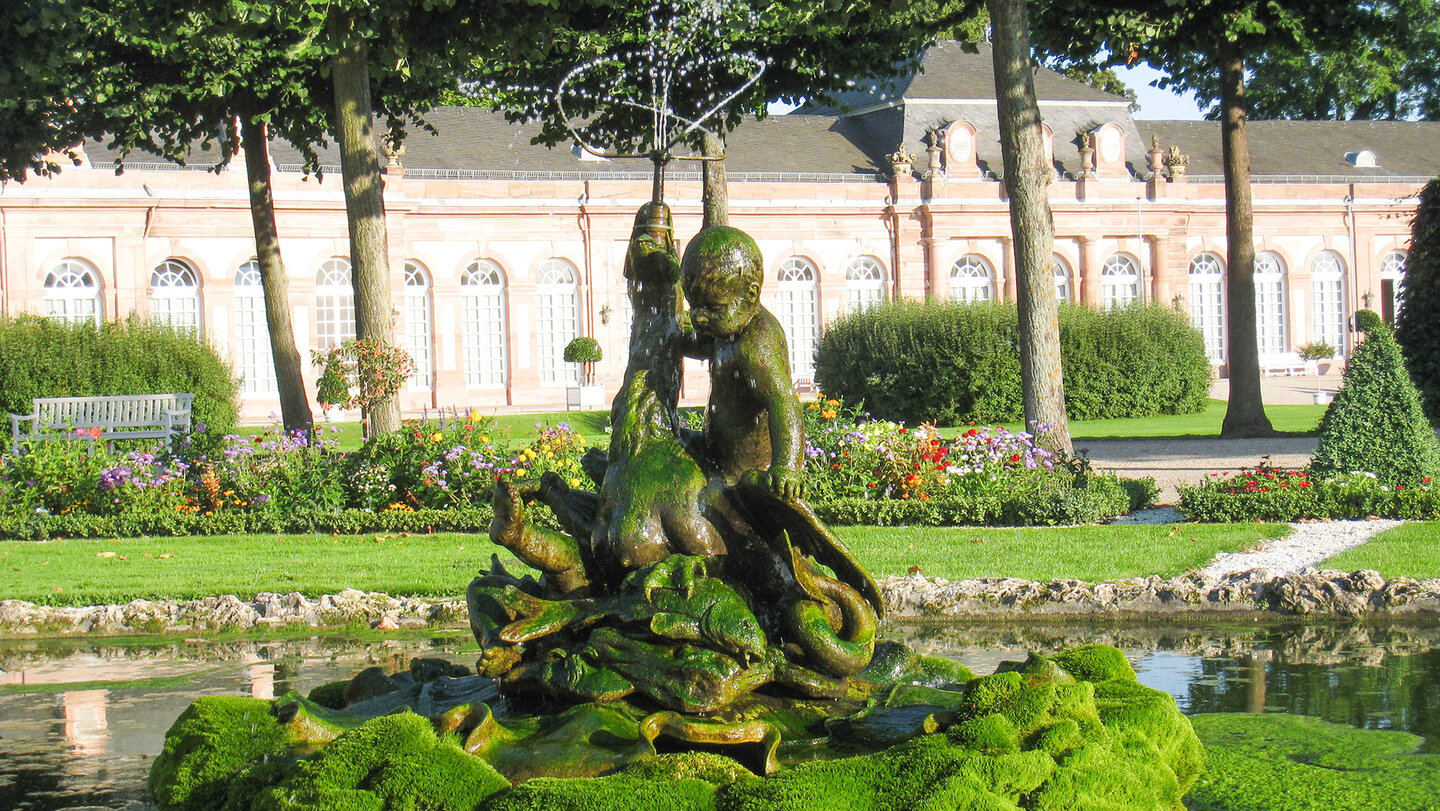 französischer Barockgarten am Schwetzinger Schloss Barockgarten am Schwetzinger Schloss