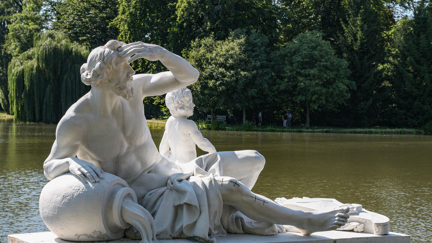 Flußgott Danubius im Schwetzinger Schlossgarten Flußgott Danubius im Schwetzinger Schlossgarten