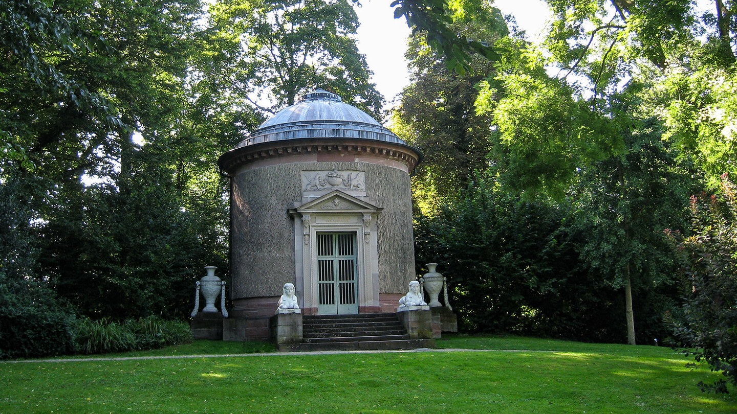 der Tempel der Botanik im Schwetzinger Schlossgarten Tempel der Botanik im Schwetzinger Schlossgarten