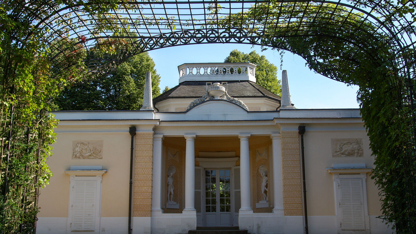 Badhaus des Kurfürsten Karl Theodor in Schwetzingen Badhaus des Kurfürsten Karl Theodor in Schwetzingen