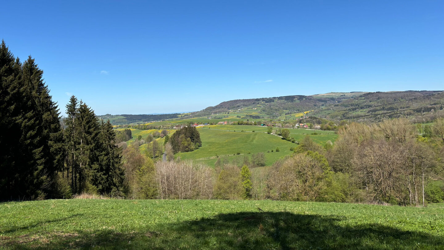 weiter Blick zum Pferdskopf und der Wasserkuppe weiter Blick zum Pferdskopf und der Wasserkuppe