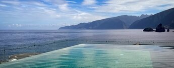 Ausblick vom Infinity-Pool im Hotel Aqua Natura Bay in Porto Moniz auf Madeira Ausblick vom Infinity-Pool im Hotel Aqua Natura Bay auf Madeira