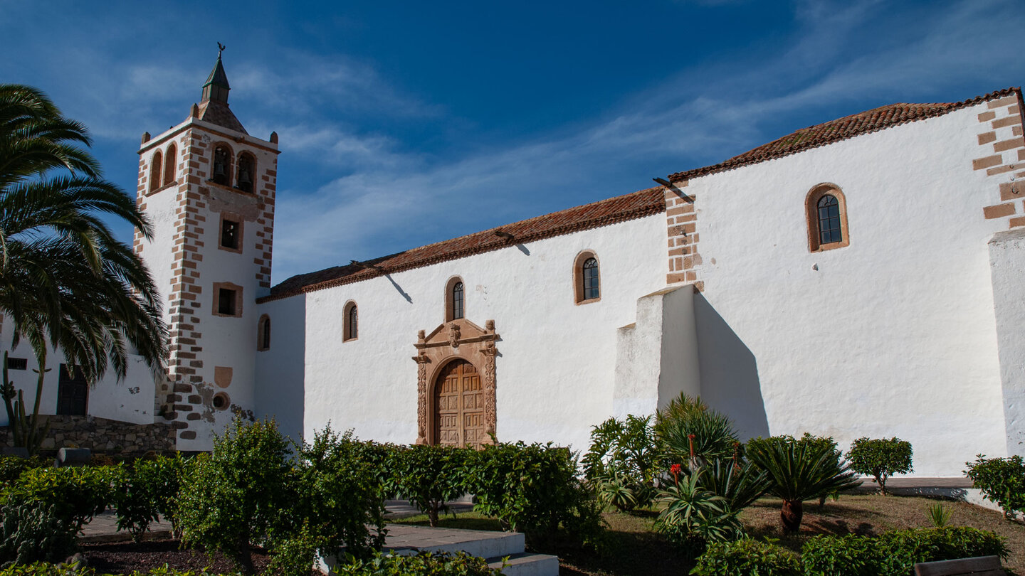 die Kirche Iglesia de Santa María de Betancuria ist Startpunkt der 5. Etappe des GR 131 die Kirche Iglesia de Santa María de Betancuria ist Startpunkt der 5. Etappe des GR 131
