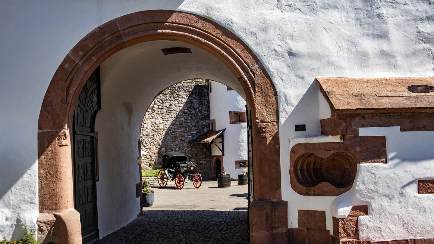 Torbogen des Schlosses Eberstein