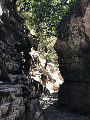 ein enger Durchlass in der Imbros-Schlucht